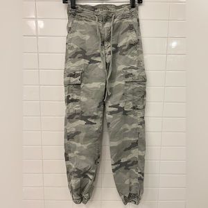Barely Worn American Eagle Outfitters Cargo Joggers. Size 0. Camo print.
